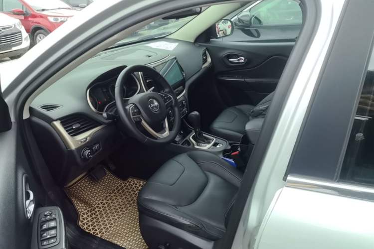 Used Jeep Cherokee 2016 2.4L Leading Edition Left Front Seat