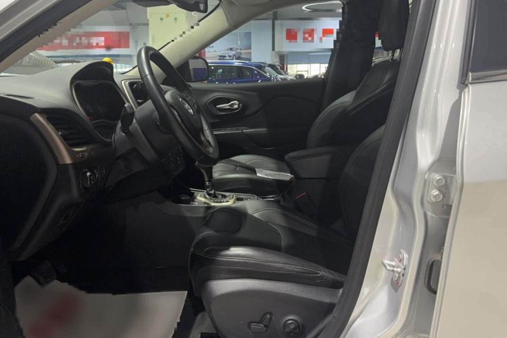 Used Jeep Cherokee 2016 2.4L All-in-One Edition Left Front Seat