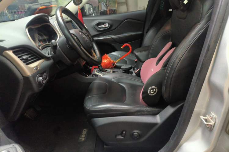 Used Jeep Cherokee 2016 2.0L Superior Edition Left Front Seat