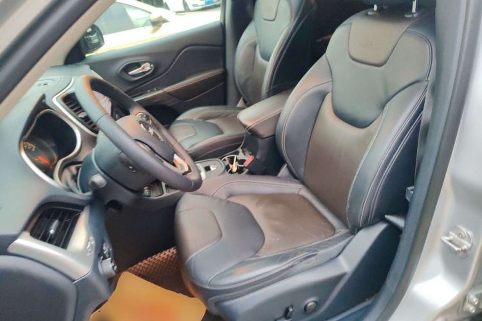 Used Jeep Cherokee 2016 2.4L Leading Edition Left Front Seat