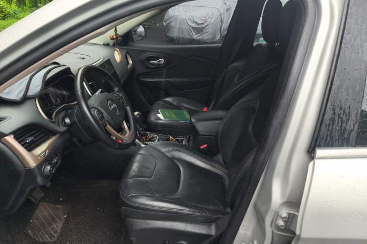 Used Jeep Cherokee 2016 2.4L Leading Edition Left Front Seat