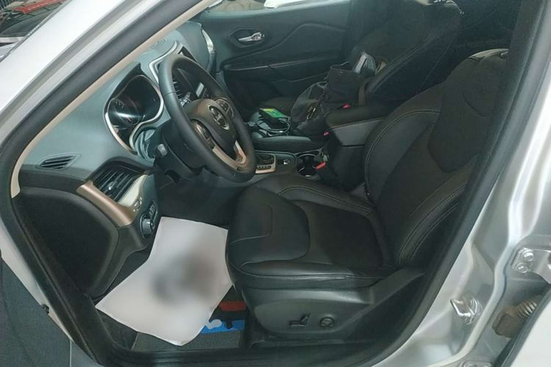 Used Jeep Cherokee 2016 2.4L Professional Smart Version Left Front Seat