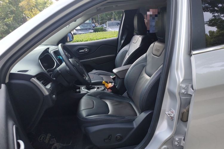 Used Jeep Cherokee 2016 2.4L Professional Smart Version Left Front Seat