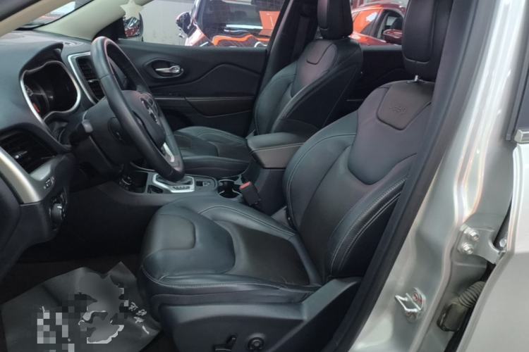 Used Jeep Cherokee 2016 2.4L Leading Smart Version Left Front Seat