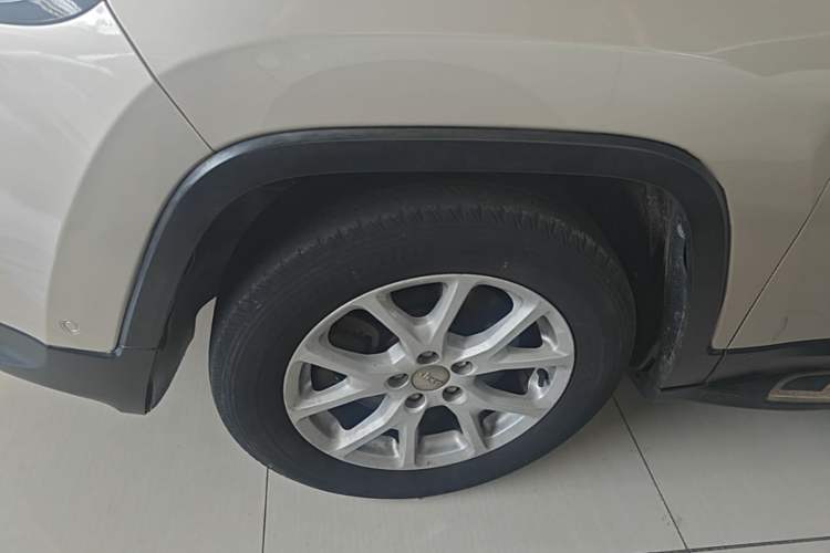 Used Jeep Cherokee 2016 2.4L Leading Edition Left Front Wheel Hub