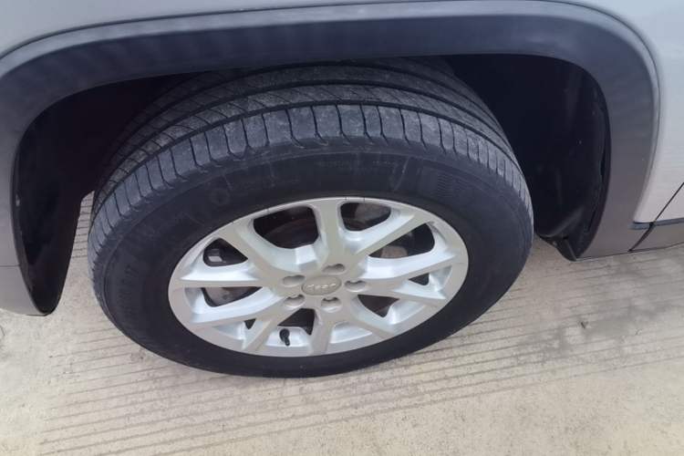 Used Jeep Cherokee 2016 2.4L Leading Edition Left Front Wheel Hub