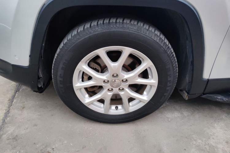 Used Jeep Cherokee 2016 2.4L Leading Edition Left Front Wheel Hub