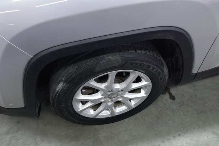 Used Jeep Cherokee 2016 2.4L Leading Smart Version Left Front Wheel Hub