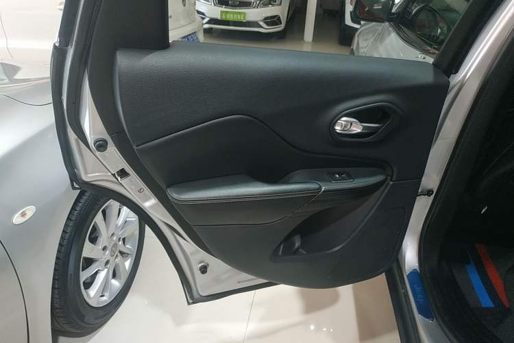 Used Jeep Cherokee 2016 2.4L Professional Smart Version Left Rear Door Interior