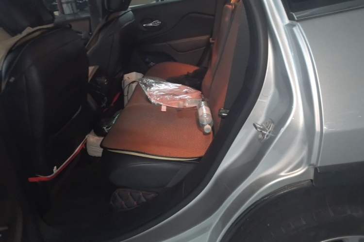 Used Jeep Cherokee 2016 2.4L Professional Edition Left Rear Seat