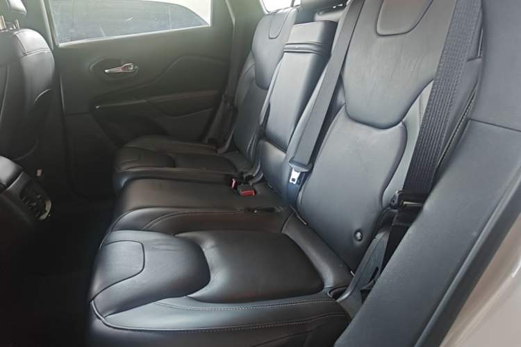 Used Jeep Cherokee 2016 2.4L Leading Edition Left Rear Seat