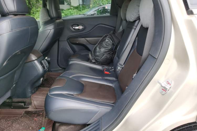 Used Jeep Cherokee 2016 2.4L Superior Edition Left Rear Seat