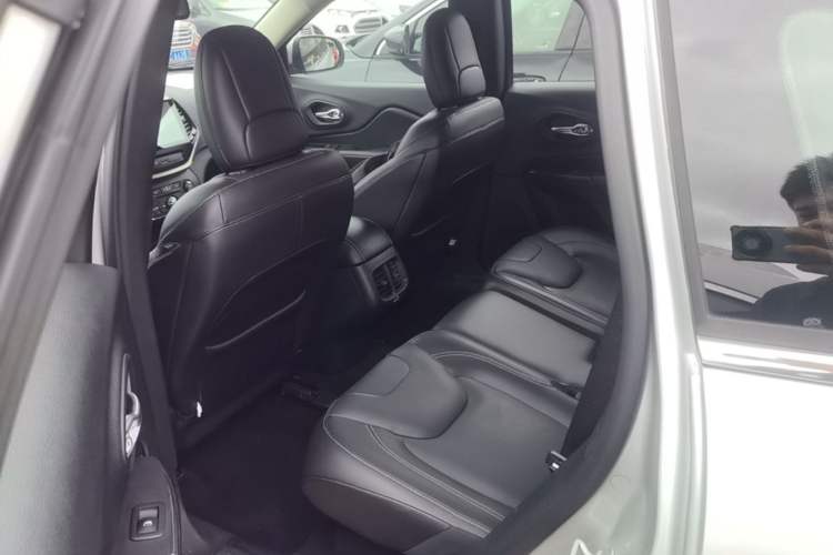 Used Jeep Cherokee 2016 2.4L Leading Edition Left Rear Seat