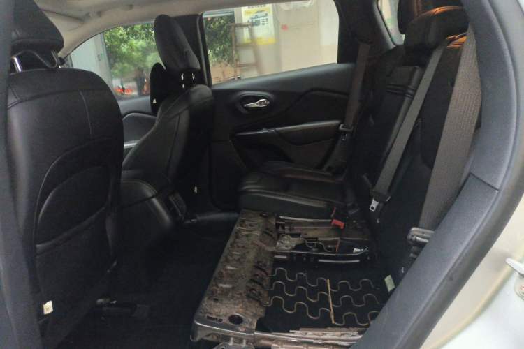 Used Jeep Cherokee 2016 2.0L Superior Edition Left Rear Seat