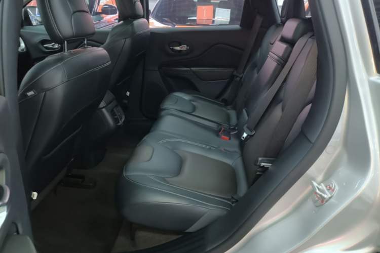 Used Jeep Cherokee 2016 2.4L Leading Smart Version Left Rear Seat