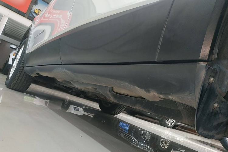 Used Jeep Cherokee 2016 2.4L Professional Smart Version Left Side Sill