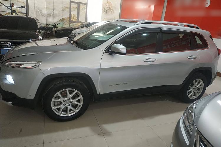 Used Jeep Cherokee 2016 2.4L Professional Smart Version Left Side