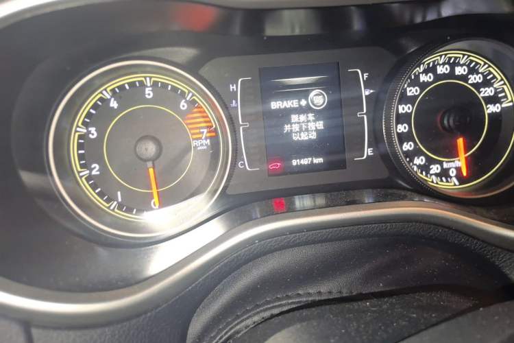 Used Jeep Cherokee 2016 2.4L Professional Edition Odometer Close Up