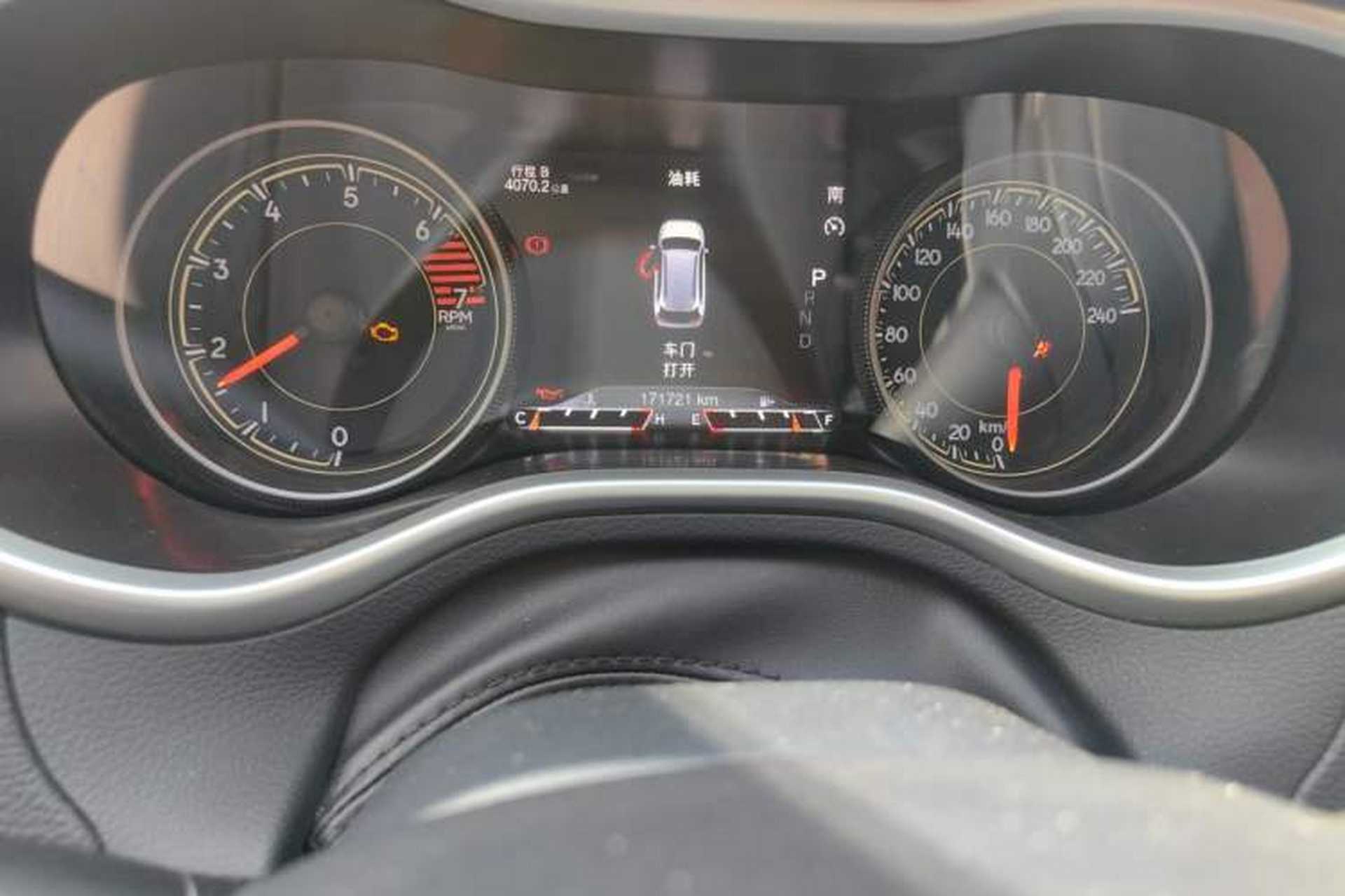 Used Jeep Cherokee 2016 2.4L Superior Edition Odometer Close Up