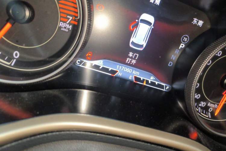 Used Jeep Cherokee 2016 2.0L Superior Edition Odometer Close Up