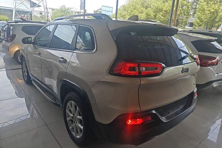 Used Jeep Cherokee 2016 2.4L Leading Edition Rear Left 45 Deg