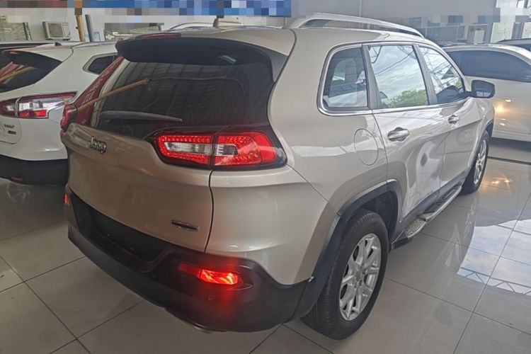 Used Jeep Cherokee 2016 2.4L Leading Edition Rear Right 45 Deg