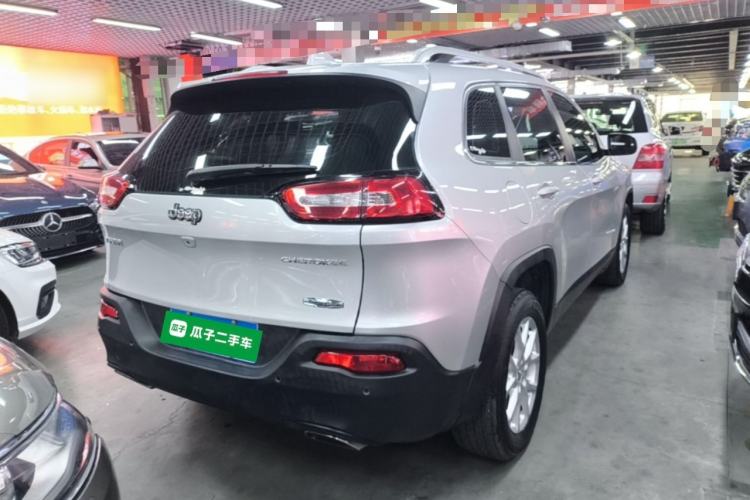 Used Jeep Cherokee 2016 2.4L Leading Smart Version Rear Right 45 Deg