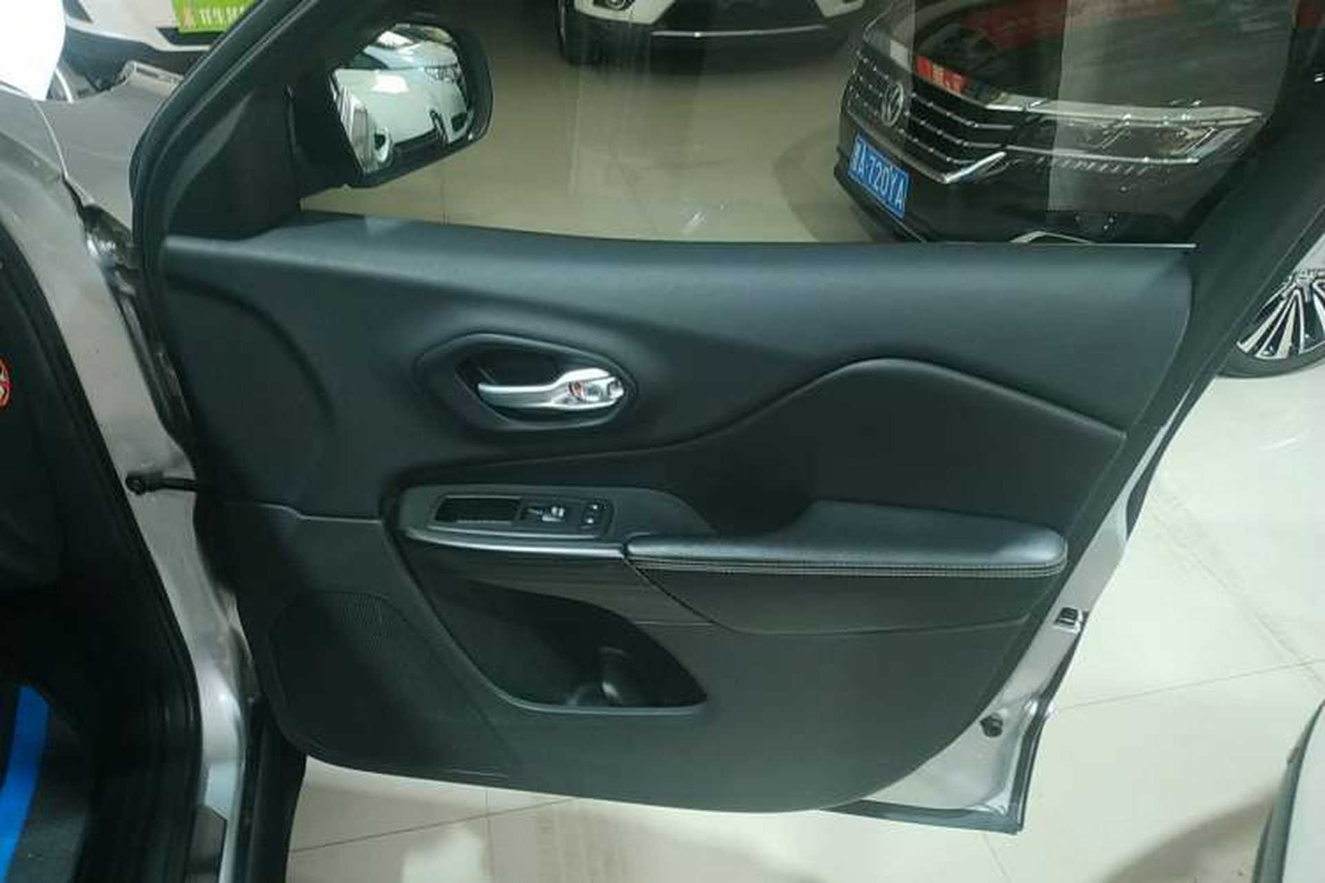 Used Jeep Cherokee 2016 2.4L Professional Smart Version Right Front Door Interior