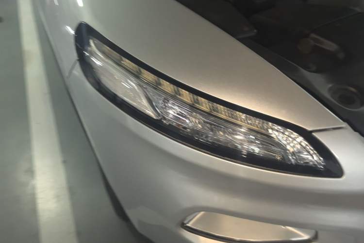 Used Jeep Cherokee 2016 2.4L Professional Edition Right Front Headlight