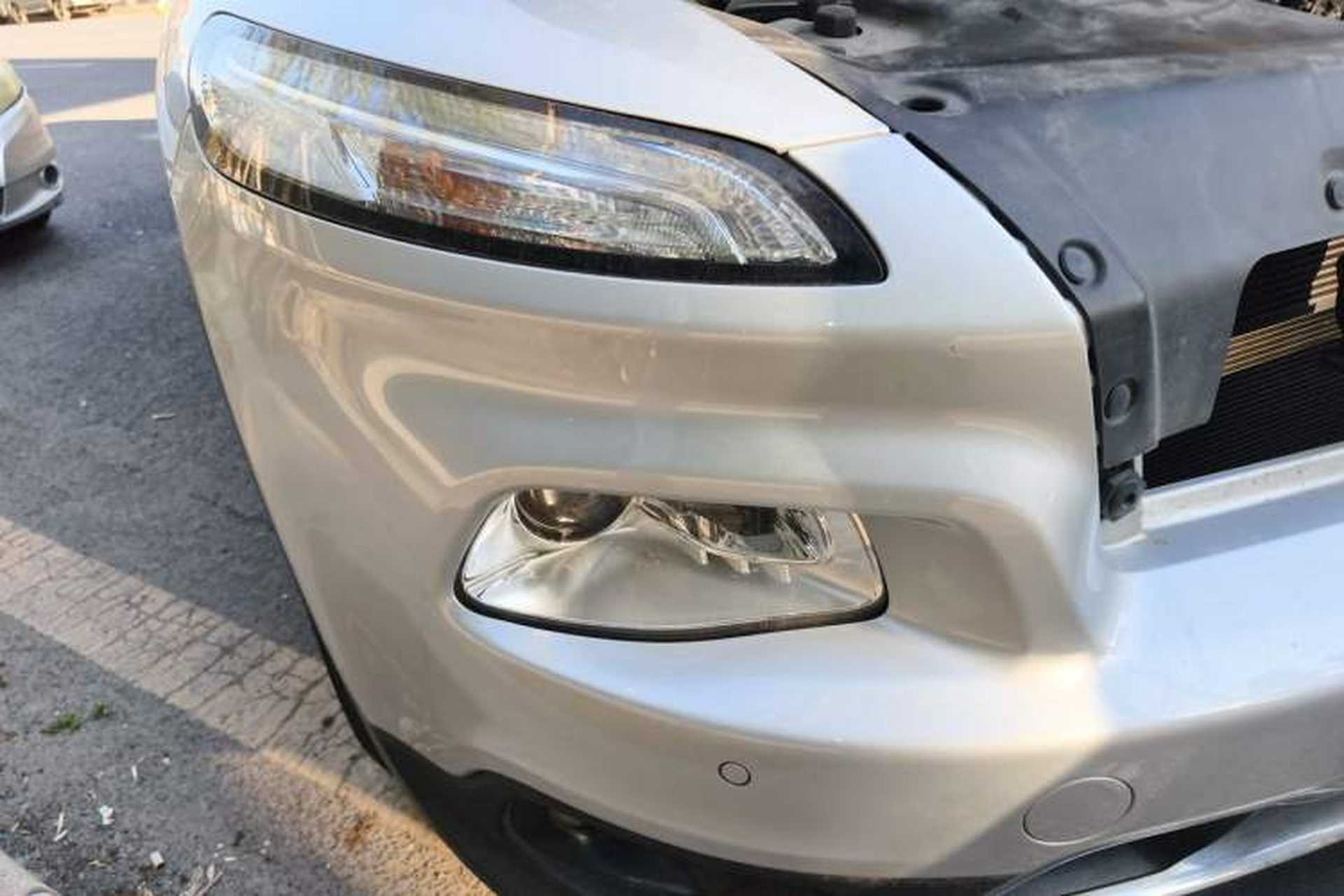 Used Jeep Cherokee 2016 2.4L Professional Smart Version Right Front Headlight