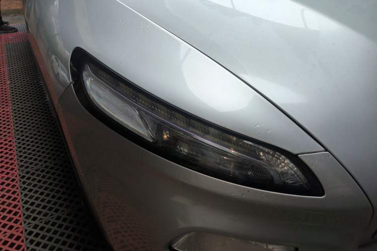 Used Jeep Cherokee 2016 2.0L Superior Edition Right Front Headlight