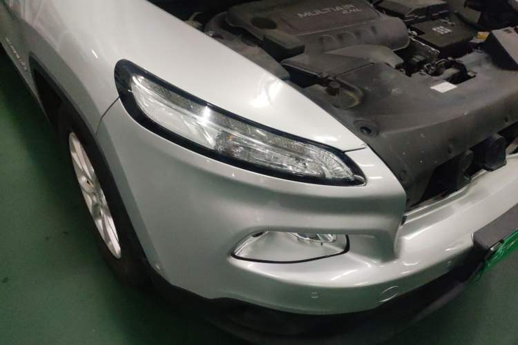 Used Jeep Cherokee 2016 2.4L Leading Edition Right Front Headlight