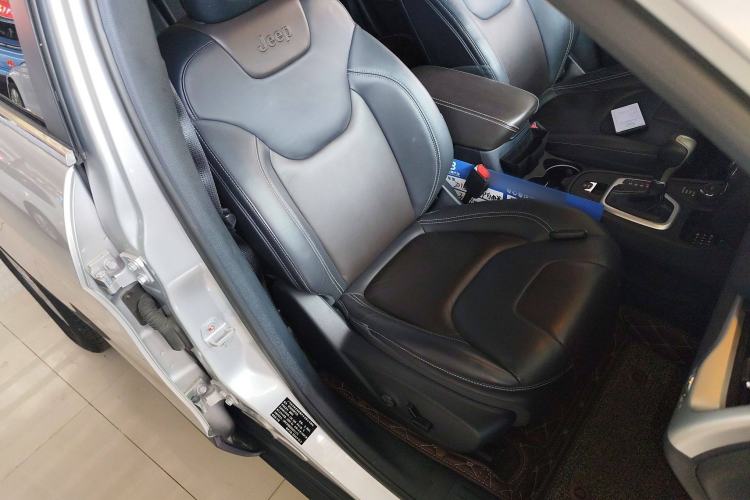 Used Jeep Cherokee 2016 2.4L Professional Smart Version Right Front Seat