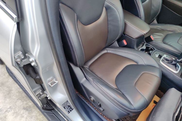 Used Jeep Cherokee 2016 2.4L Leading Edition Right Front Seat