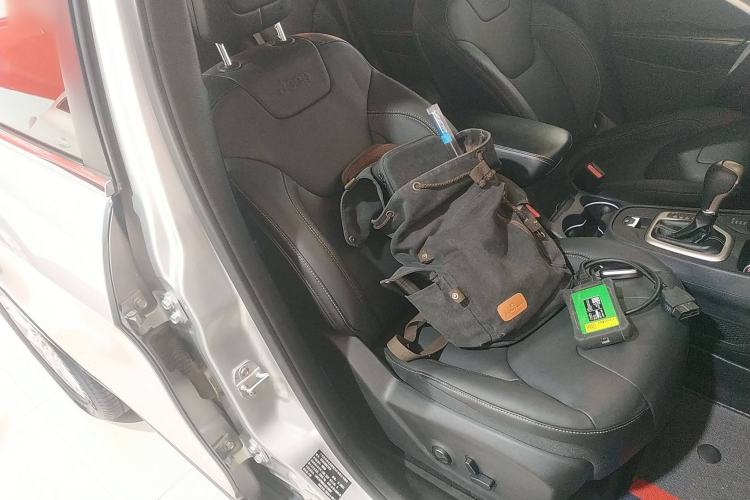 Used Jeep Cherokee 2016 2.4L Professional Smart Version Right Front Seat
