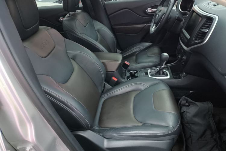 Used Jeep Cherokee 2016 2.4L Leading Smart Version Right Front Seat