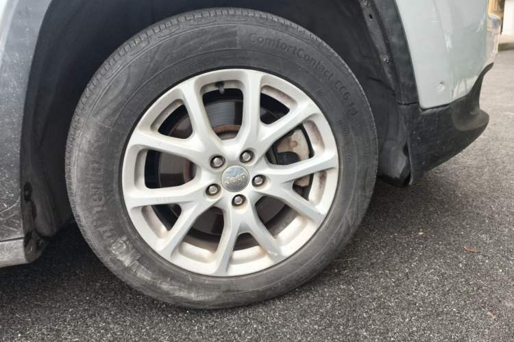 Used Jeep Cherokee 2016 2.4L Leading Edition Right Front Wheel Hub