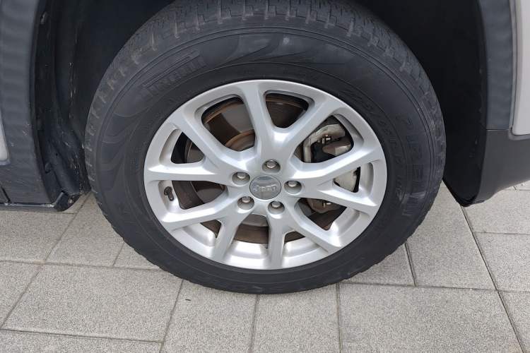 Used Jeep Cherokee 2016 2.4L Professional Smart Version Right Front Wheel Hub