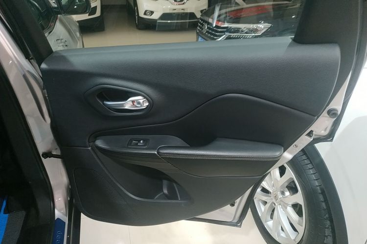 Used Jeep Cherokee 2016 2.4L Professional Smart Version Right Rear Door Interior