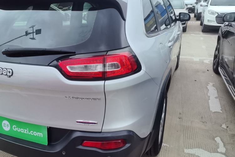 Used Jeep Cherokee 2016 2.4L Leading Edition Right Rear Taillight