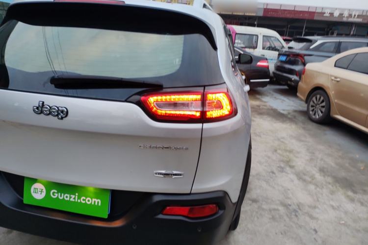 Used Jeep Cherokee 2016 2.4L Leading Edition Right Rear Taillight