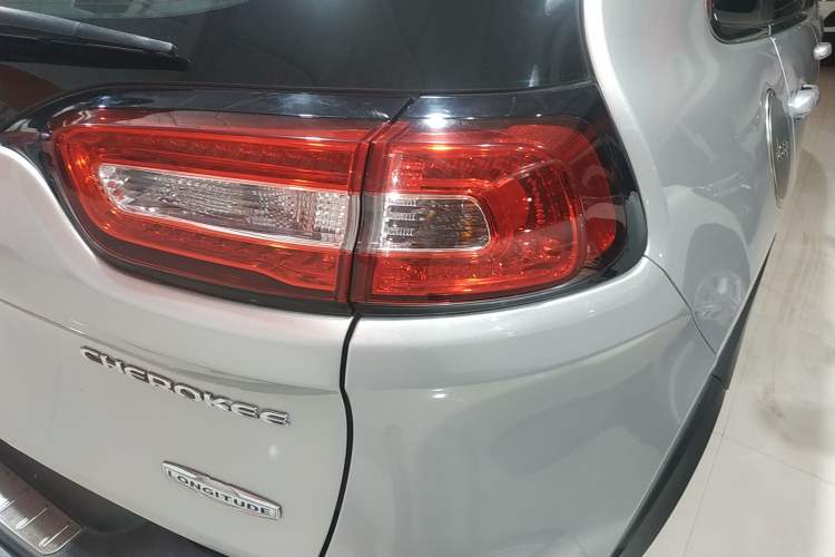 Used Jeep Cherokee 2016 2.4L Professional Smart Version Right Rear Taillight