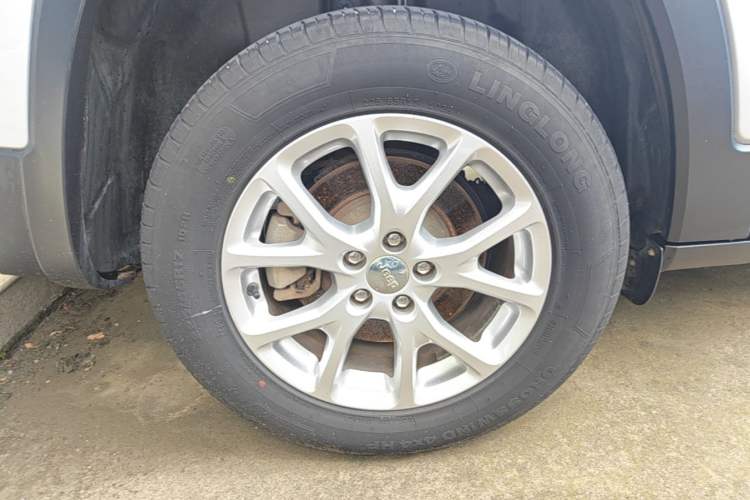 Used Jeep Cherokee 2016 2.4L Professional Edition Right Rear Wheel Hub