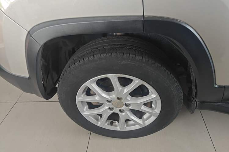 Used Jeep Cherokee 2016 2.4L Leading Edition Right Rear Wheel Hub