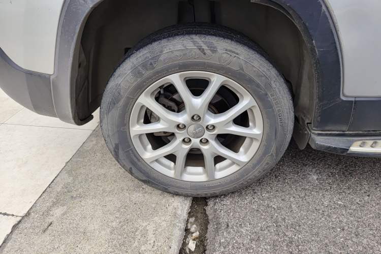 Used Jeep Cherokee 2016 2.4L Leading Edition Right Rear Wheel Hub
