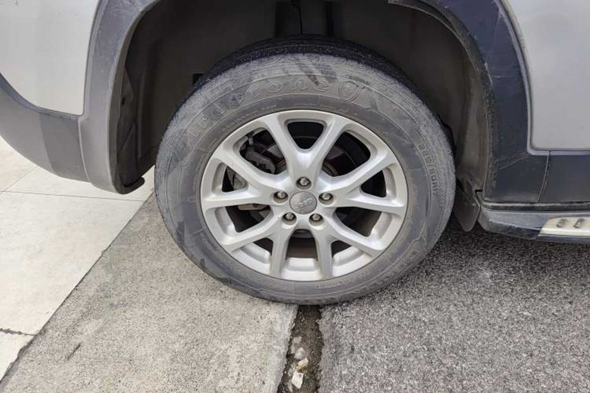 Used Jeep Cherokee 2016 2.4L Leading Edition Right Rear Wheel Hub