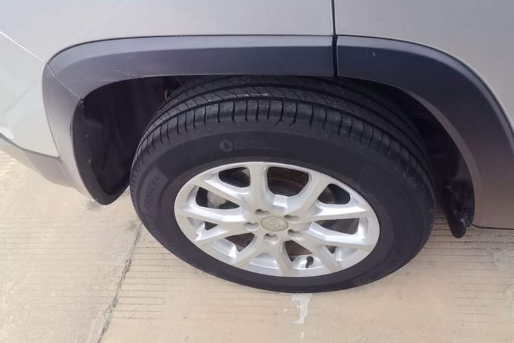 Used Jeep Cherokee 2016 2.4L Leading Edition Right Rear Wheel Hub