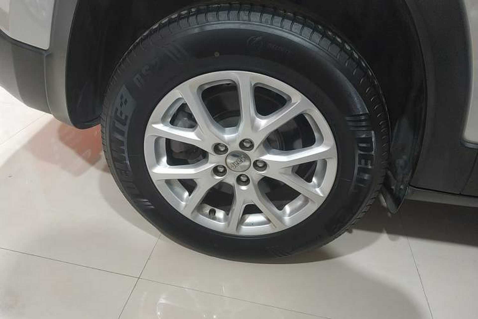 Used Jeep Cherokee 2016 2.4L Professional Smart Version Right Rear Wheel Hub