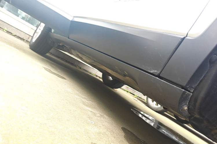 Used Jeep Cherokee 2016 2.4L Professional Edition Right Side Sill