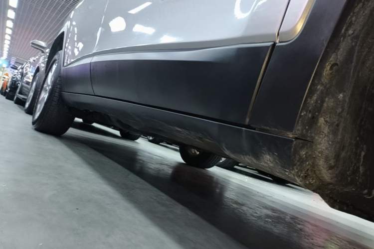 Used Jeep Cherokee 2016 2.4L Leading Smart Version Right Side Sill